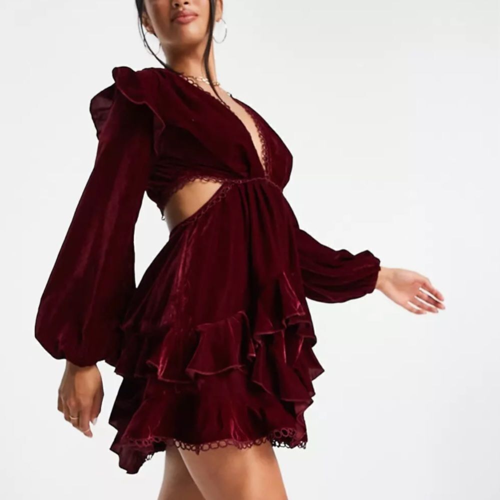 ASOS DESIGN Petite Mini Velvet Dress with Circle Trim in Berry Red Size 8‎ NWT